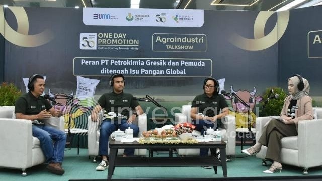 Pt Semen Padang Melepas Ekor Ikan Bilih Hasil Budidaya Ke Habitat